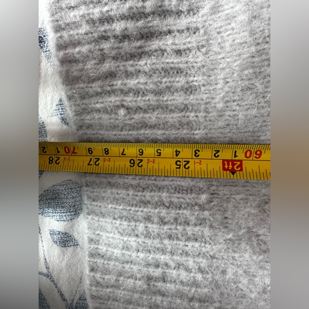 ZARA Soft Grey Ribbed Turtleneck Sweater –Luxe Fuzzy Knit, Classic Minimal Fit S - Picture 5 of 9
